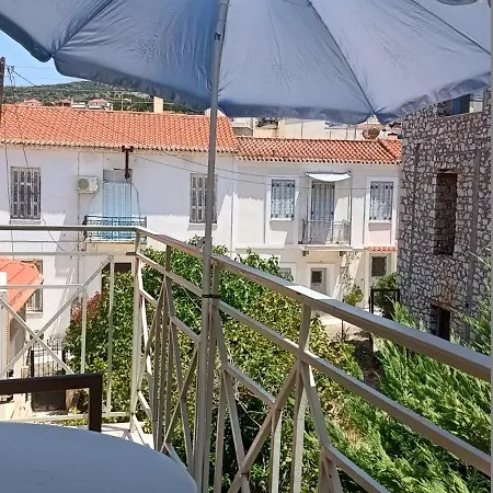 Ta Adelfia Pylos