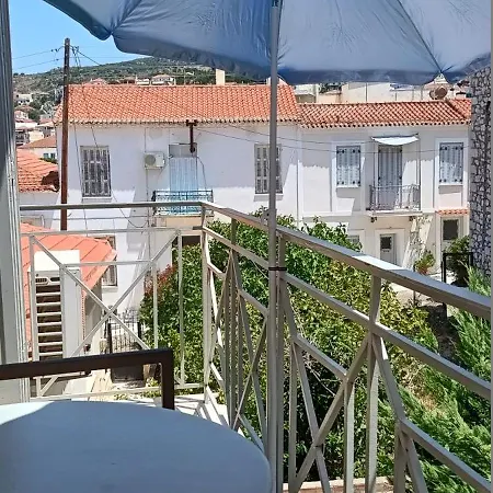 Ta Adelfia Pylos