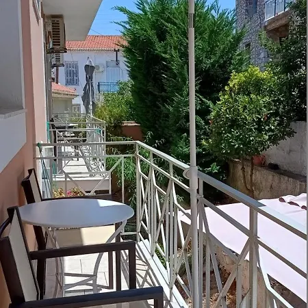 Ta Adelfia 4*