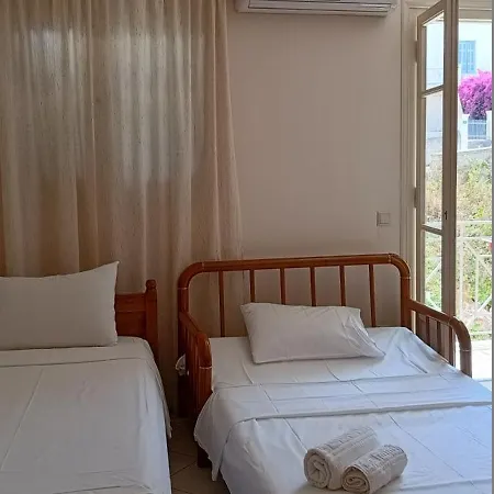 Ta Adelfia מלון דירות פילוס