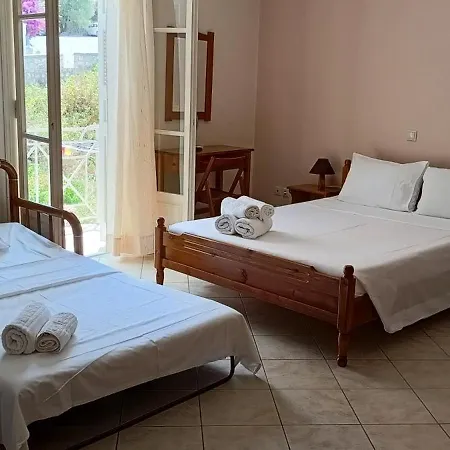 Ta Adelfia Apartmanhotel Pülosz