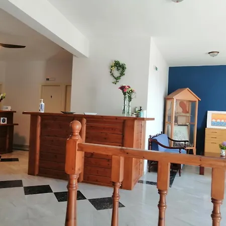 Ta Adelfia 公寓式酒店 4*