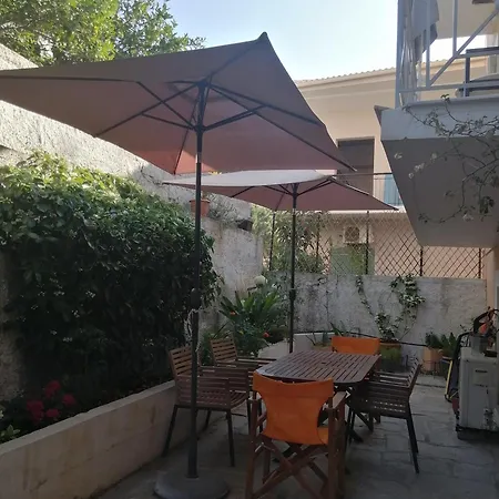 מלון דירות Ta Adelfia 4*