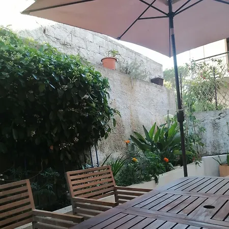 Ta Adelfia מלון דירות פילוס