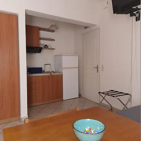 מלון דירות Ta Adelfia 4*