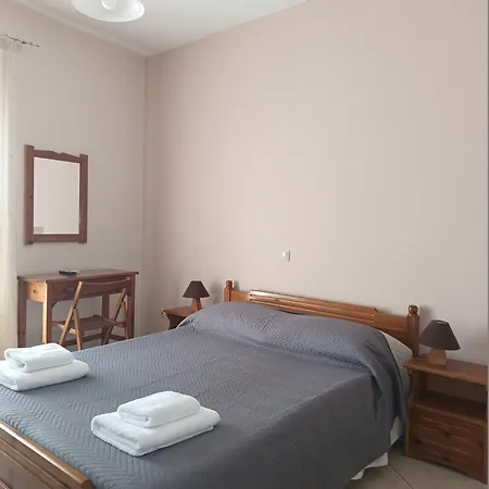 מלון דירות Ta Adelfia פילוס